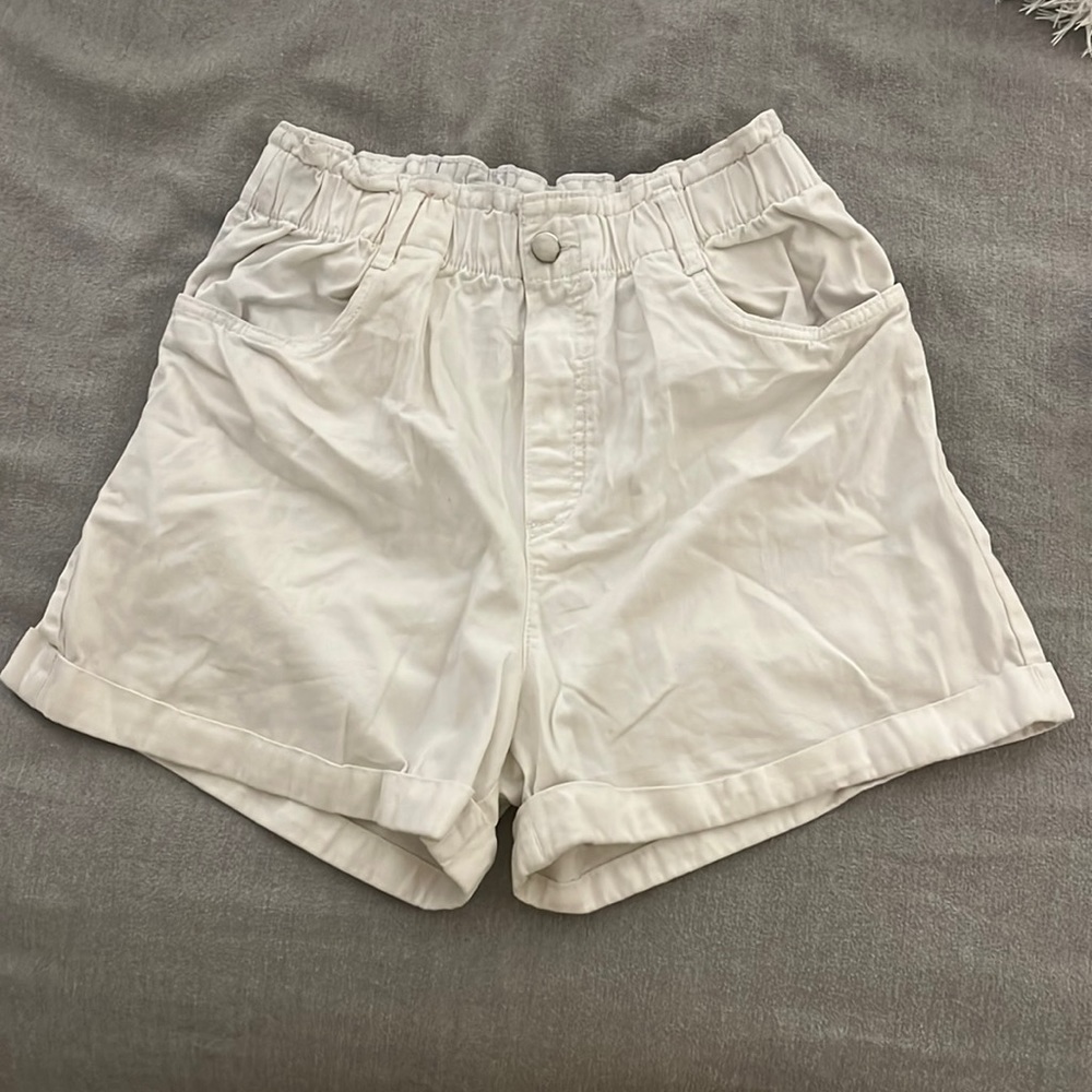 H&M size M elastic waist white shorts